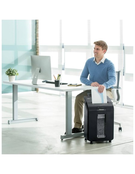 Distruggidocumenti uso moderato FELLOWES AutoMax™ 100M - P-4 - 23 L - taglio a miniframmenti 4x10mm - nero - 4629201